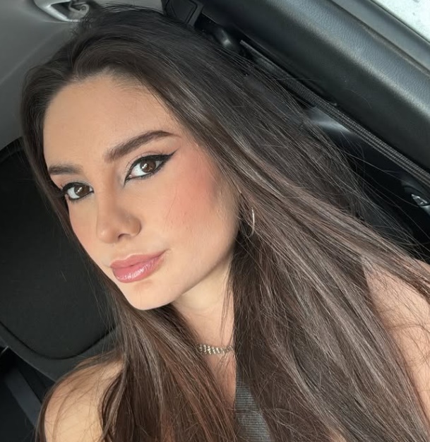 Victoria Camargo victoria-camargo-youtube-naranja